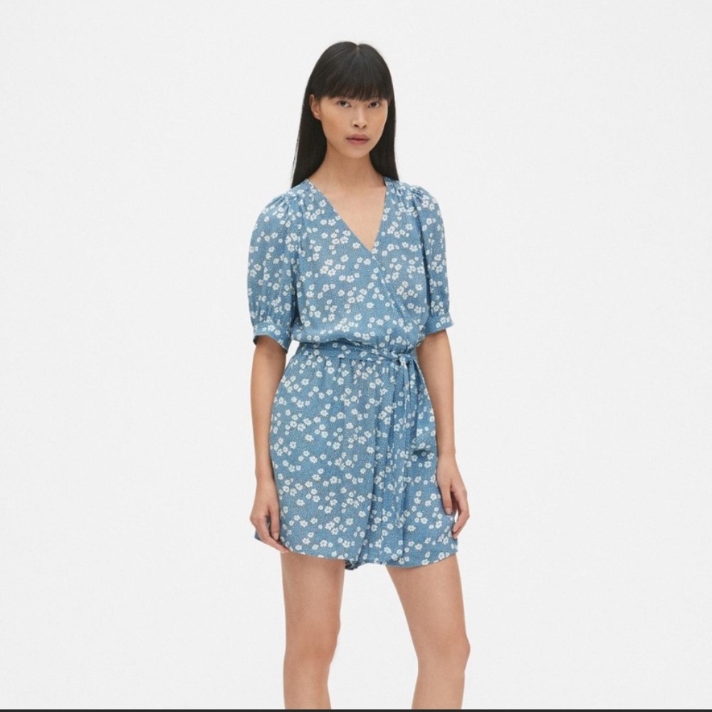 GAP Floral Romper NWOT 🌼💙